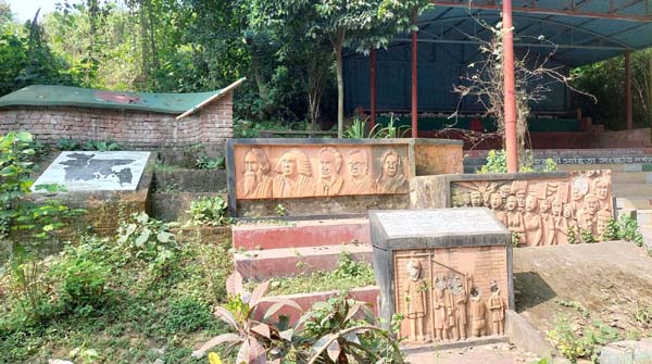 এ সময়ের আলোঝলমলে সাহিত্য পর্ষদ অন্ধকারে