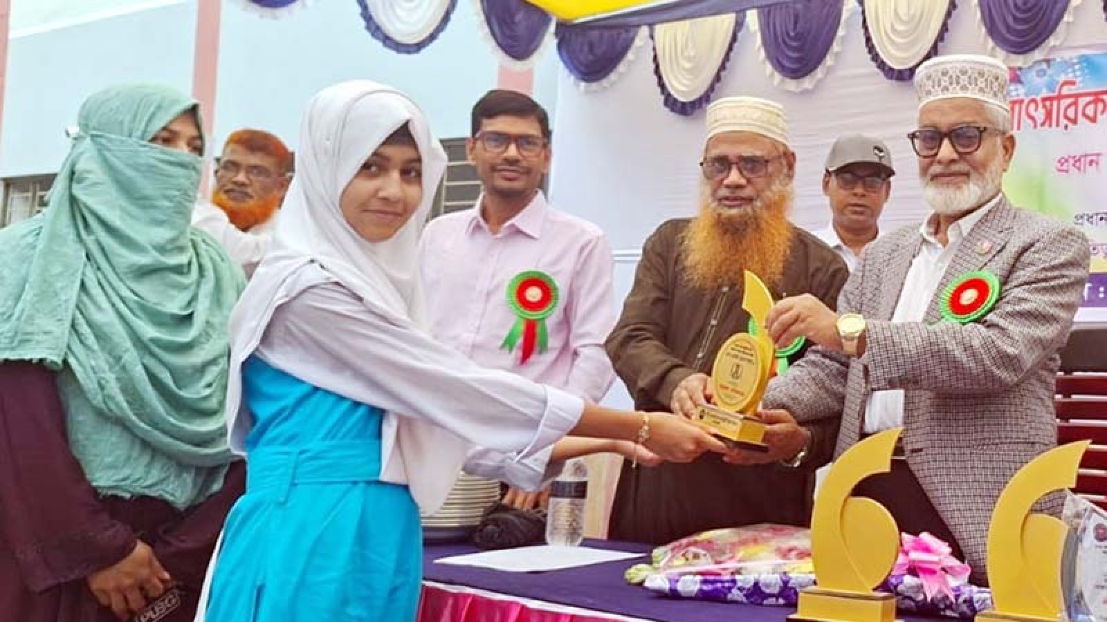 বিসিএসআইআর ল্যাবরেটরি স্কুৃলে ক্রীড়া প্রতিযোগিতার পুরস্কার বিতরণ