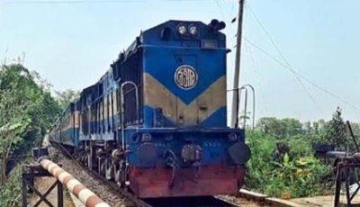নাচোলে ট্রেনের ধাক্কায় এক যুবকের মৃত্যু