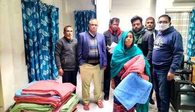 আত্রাইয়ে দুস্থদের মাঝে পল্লী বিদ্যুতের কম্বল বিতরণ