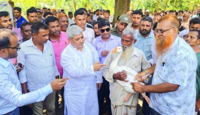পবায় ফ্রি টিকায় সুরক্ষিত হচ্ছে ৮৩ হাজার গবাদিপশু ও হাঁস-মুরগি, স্বস্তিতে প্রান্তিক খামারিরা