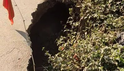 বদলগাছী-নাজিরপুর নদীর ব্রিজের দুপাশ ভেঙ্গে মরণফাঁদ, দেখার কেউ নেই