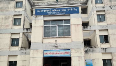 নওগাঁয় ড্রাইভিং পরীক্ষায় পাশের জন্য প্রতিজনকে দিতে হয় দুই হাজার টাকা