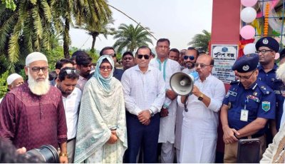 নওগাঁ-নাটোর সড়কে ছিনতাই, বসানো দুটি পুলিশ বক্স