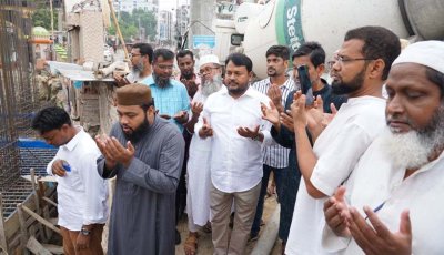 মীরের চক জামে মসজিদের বেজ ঢালাই কাজের উদ্বোধন করলেন রাসিক প্রশাসক