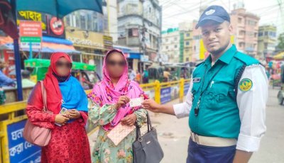 কুড়িয়ে পাওয়া হারানো ব্যাগ মালিককে ফিরিয়ে দিলেন ট্রাফিক কনস্টেবল