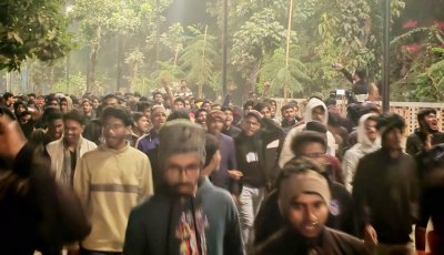 তিন দফা দাবিতে মধ্যরাতে খুবি শিক্ষার্থীদের বিক্ষোভ