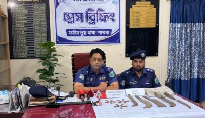 বটগাছের নিচে বস্তায় মিলল ১৫ রাউন্ড গুলি, দেশীয় অস্ত্র