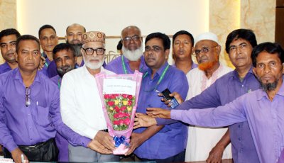 রাজশাহী জেলা পরিষদ প্রশাসক এরশাদ আলী ঈশাকে আইনজীবী সহকারী সমিতির শুভেচ্ছা