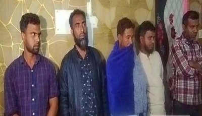 ‘তেল মজুদের চেষ্টা’: জামালপুরে ৩ হাজার ৫৩ লিটার পেট্রোলসহ আটক ৭