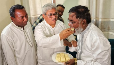 ভোটের লড়াই পেরিয়ে সৌজন্যের রাজনীতি : রাজশাহী-৩ আসনে বিএনপি-জামায়াত প্রার্থীর শুভেচ্ছা বিনিময়