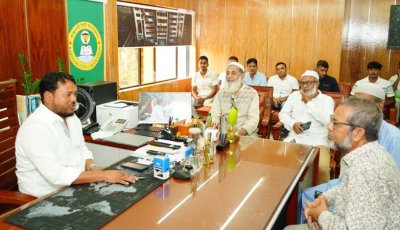 রাসিক প্রশাসকের সঙ্গে মীরের চক জামে মসজিদ কমিটির নেতৃবৃন্দের সাক্ষাৎ