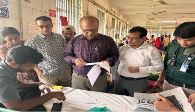 রাবির আহত সাংবাদিককে দেখতে হাসপাতালে উপ-উপাচার্যদ্বয়