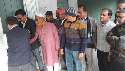 চাটমোহর মহিলা কলেজে অধ্যক্ষের কক্ষে তালা ঝোলালেন শিক্ষকরা