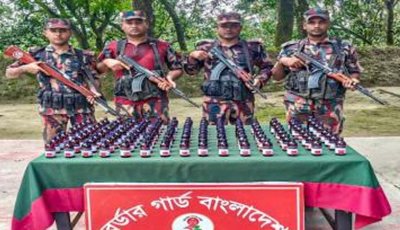 শিবগঞ্জ সীমান্তে বিজিবির অভিযানে ভারতীয় এস্কাফ সিরাপ উদ্ধার
