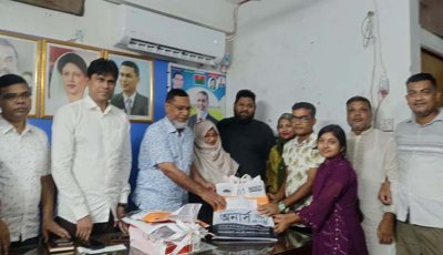 আদমদীঘিতে নজরুল বর্ষ উপলক্ষে শিশুদের হাতে এমপি মহিত-এর উপহার