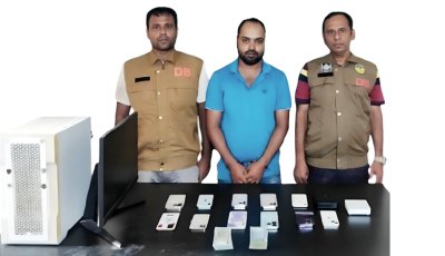 নগরীতে অনলাইন জুয়ার এজেন্ট গ্রেপ্তার, ১১ স্মার্টফোন ও লাখ টাকা জব্দ
