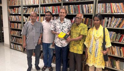 রাজশাহী সাধারণ গ্রন্থাগারে ৬টি বই দিলেন প্রবীণ সাংবাদিক টুকু