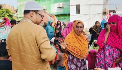 সিংড়ায় দাউদার মাহমুদের ইদসামগ্রী বিতরণ