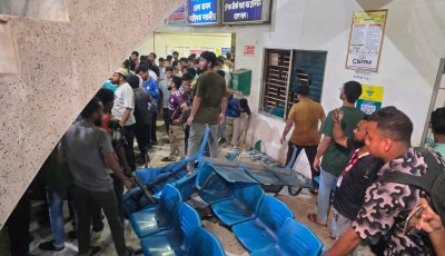রাজশাহী স্টেশন ভাঙচুর, রেললাইনে আগুন দিল রাবি শিক্ষার্থীরা