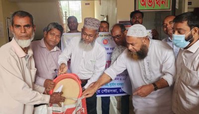 রহনপুর পৌরসভায় ভিজিএফের চাল বিতরণ