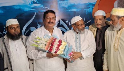 রাজশাহীতে প্রতিদ্বন্দ্বী প্রার্থীর বাসায় গেলেন ভূমিমন্ত্রী মিনু