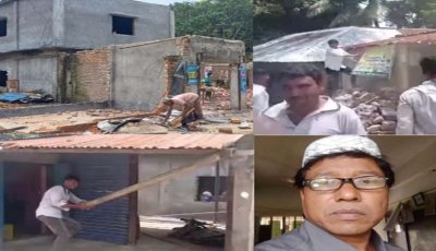 তানোরে ফিল্ম স্টাইলে ছাত্রদের দিয়ে ভাঙ্গা হলো দোকান ঘর: জানেন না বিদ্যালয়ের সভাপতি