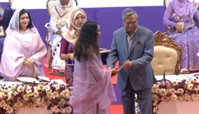 শ্রেষ্ঠ অদম্য নারী’ সম্মাননা পেলেন খালেদা জিয়া, গ্রহণ করলেন জাইমা রহমান