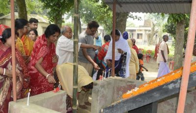গোমস্তাপুরে মুক্তিযুদ্ধে নিহতের স্মরণে পুষ্প অর্পণ
