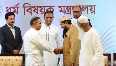 ইমাম-পুরোহিতদের হাতে মাসিক সম্মানী তুলে দিলেন প্রধানমন্ত্রী