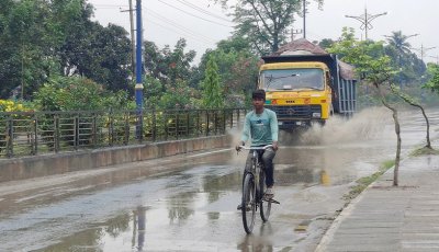 রাজশাহীতে বৃষ্টিতে স্বস্তি, ফসলের জন্য উপকারি
