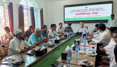 ভোলাহাটে কর্মকর্তা ও সুধিজনদের সাথে জেলা প্রশাসকের মতবিনিময়