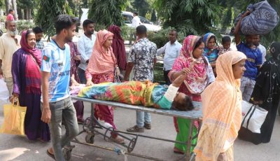 পাঁচ দফা দাবিতে রামেক হাসপাতালে ইন্টার্ন চিকিৎসকদের কর্মবিরতি