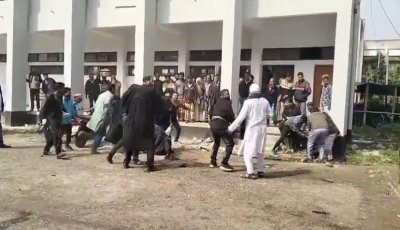 আবারও নাটোর আদালত প্রাঙ্গণে বাদি ও বিবাদির সংঘর্ষ আটক ৩