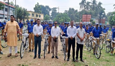 নওগাঁর গ্রাম পুলিশরা পেলো বাইসাইকেল