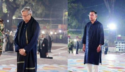 একুশের প্রথম প্রহরে শহীদ মিনারে রাষ্ট্রপতি ও প্রধানমন্ত্রীর শ্রদ্ধা