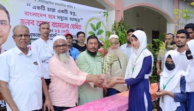 রাজশাহীতে শিক্ষার্থীদের মাঝে গাছের চারা বিতরণ বিএনপির