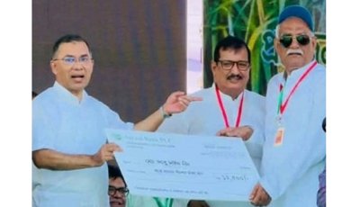 এমপি হয়েও আখচাষির প্রণোদনার চেক নিলেন চাঁদ