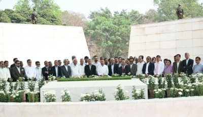 জিয়াউর রহমান ও খালেদা জিয়ার সমাধিতে প্রধানমন্ত্রীর শ্রদ্ধা