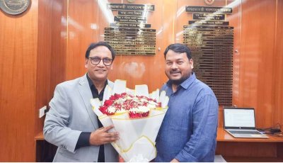 স্বাস্থ্যসেবা বিভাগের নবনিযুক্ত সচিবকে ফুলেল শুভেচ্ছা জানালেন রাসিক প্রশাসক