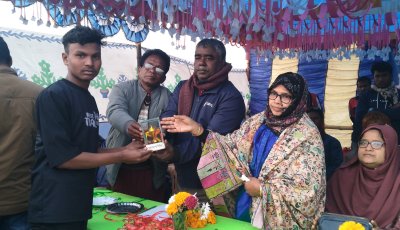 নিয়ামতপুরে টুকিয়াপাড়া ক্লাবের উদ্যোগে ফুটবল টুর্নামেন্ট অনুষ্ঠিত