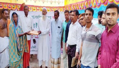 বদলগাছী কোলা সামাজিক উন্নয়ন সংস্থার উদ্যোগে ২ দূর্গা মন্দিরে বস্ত্র বিতরণ