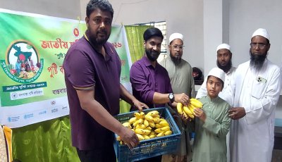 রাণীনগরে পুষ্টিকর খাবার বিতরণ