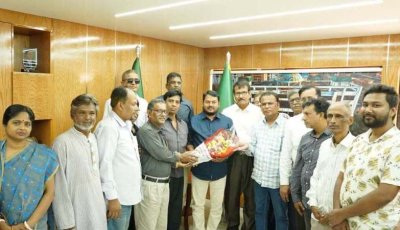 রাসিক প্রশাসকের সাথে চতুর্বেদী সার্বজনীন মন্দিরের নেতৃবৃন্দের সৌজন্য সাক্ষাৎ