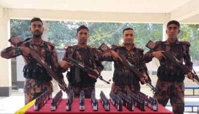 রাজশাহী’র সীমান্তে ভারতীয় ঊঝকটঋ সিরাপ জব্দ