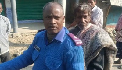 নিয়ামতপুরে গ্রাম পুলিশের সহায়তায় হারানো ব্যক্তিকে খুঁজে পেল তার পরিবার
