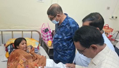 মজুত থাকলেও রোগীকে স্যালাইন না দেয়ায় টাকা ফেরত দিলেন স্বাস্থ্যমন্ত্রী