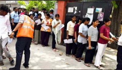 ভারতে মেডিকেল ভর্তি পরীক্ষার প্রশ্ন ফাঁস: শিক্ষকসহ গ্রেফতার ৯