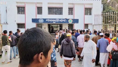 কুপিয়ে আহত করার জেরে গণপিটুনিতে যুবক নিহত