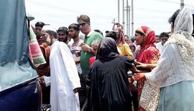 নেত্রকোণায় বাসচাপায় অটোরিকশার ৩ নারী যাত্রীর মৃত্যু